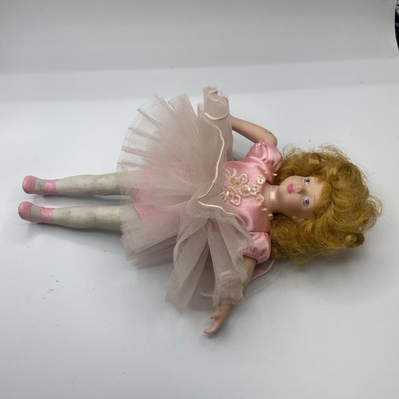 Avon Porcelain Ballerina Doll 1991 10” Retired and Collectible - Picture 8 of 8